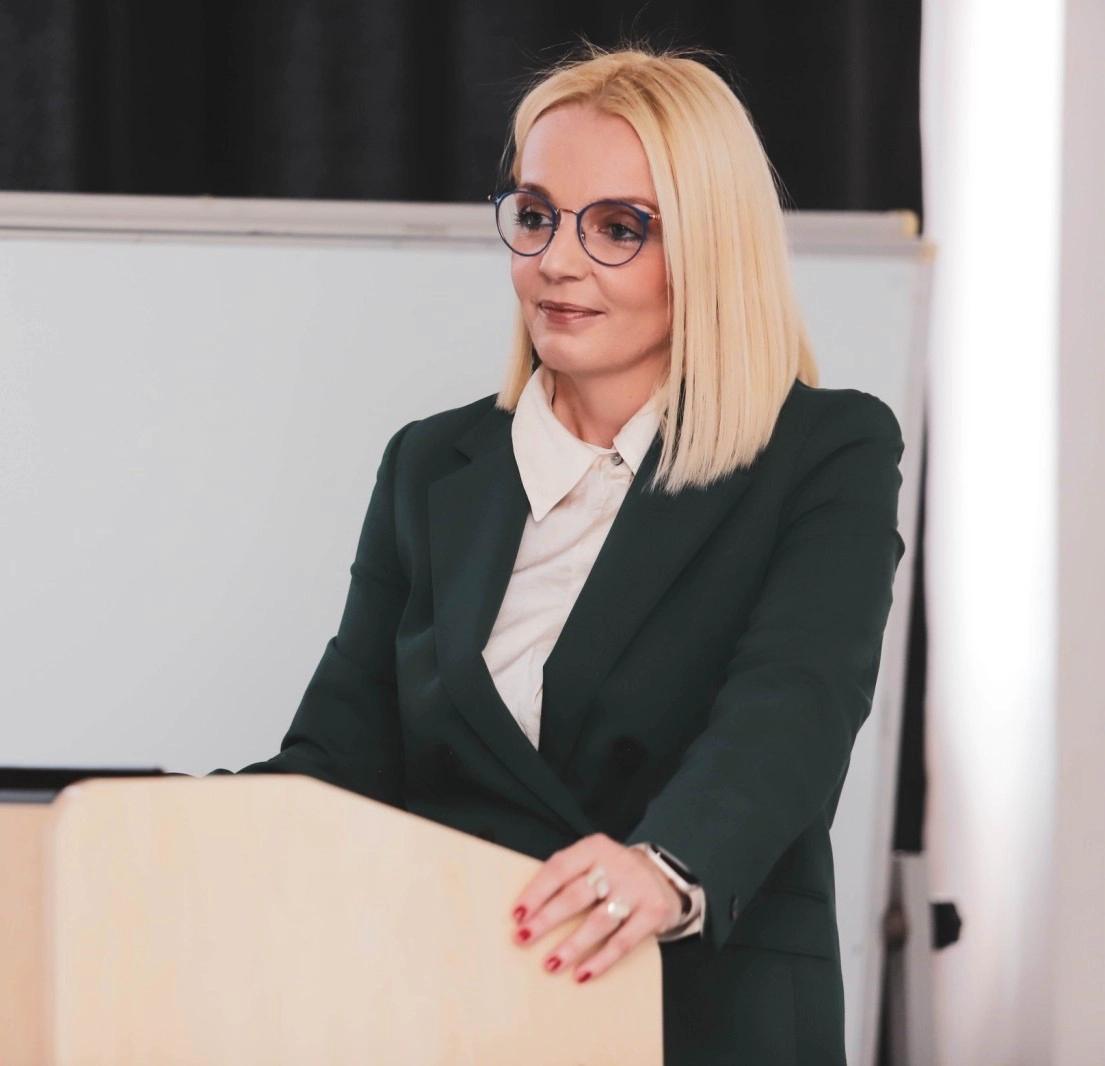 Dr. Zana Pekmez